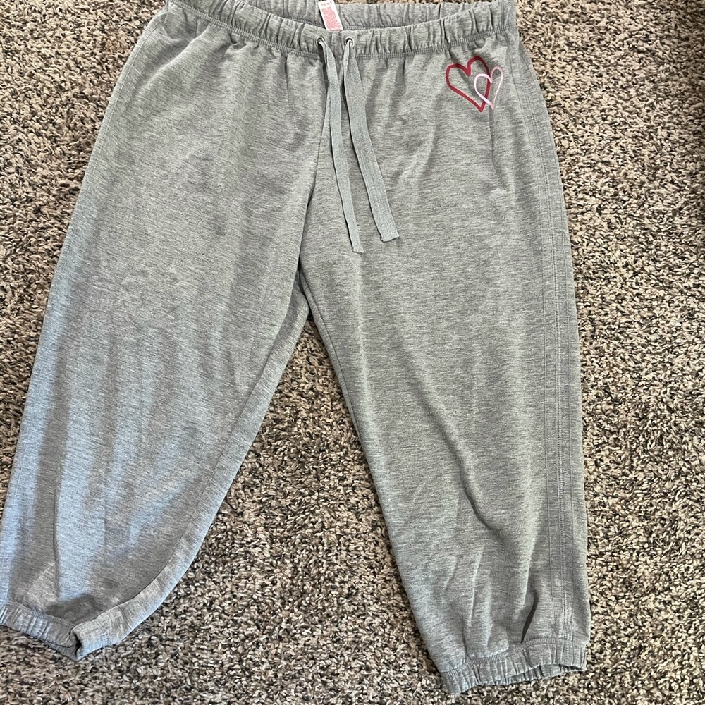 Women’s Capri sweatpants
